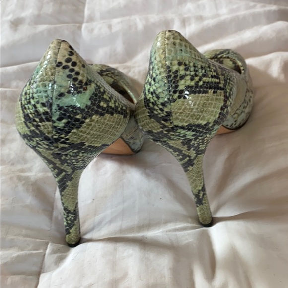 Gorgeous! Ann Taylor Snake Skin Pumps/Heels EUC in Turquoise/Aqua - Picture 3 of 7